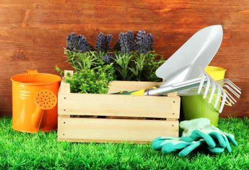 Фигура Садовая "Гном с бабочкой и цветком" металл